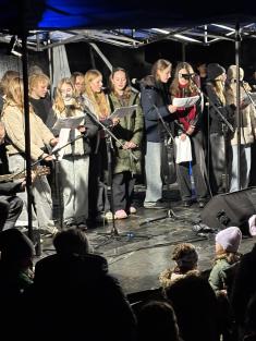 11. 11. 2025 Jazzinky, koně a zpěv aneb školní sbor na Sv. Martinu
