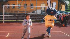 28. 4.&nbsp;2026 ZŠ nám. Svobody navštívil maskot Atík 1